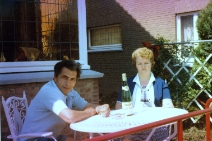 (1984-04) Mamy et Nono au jardin